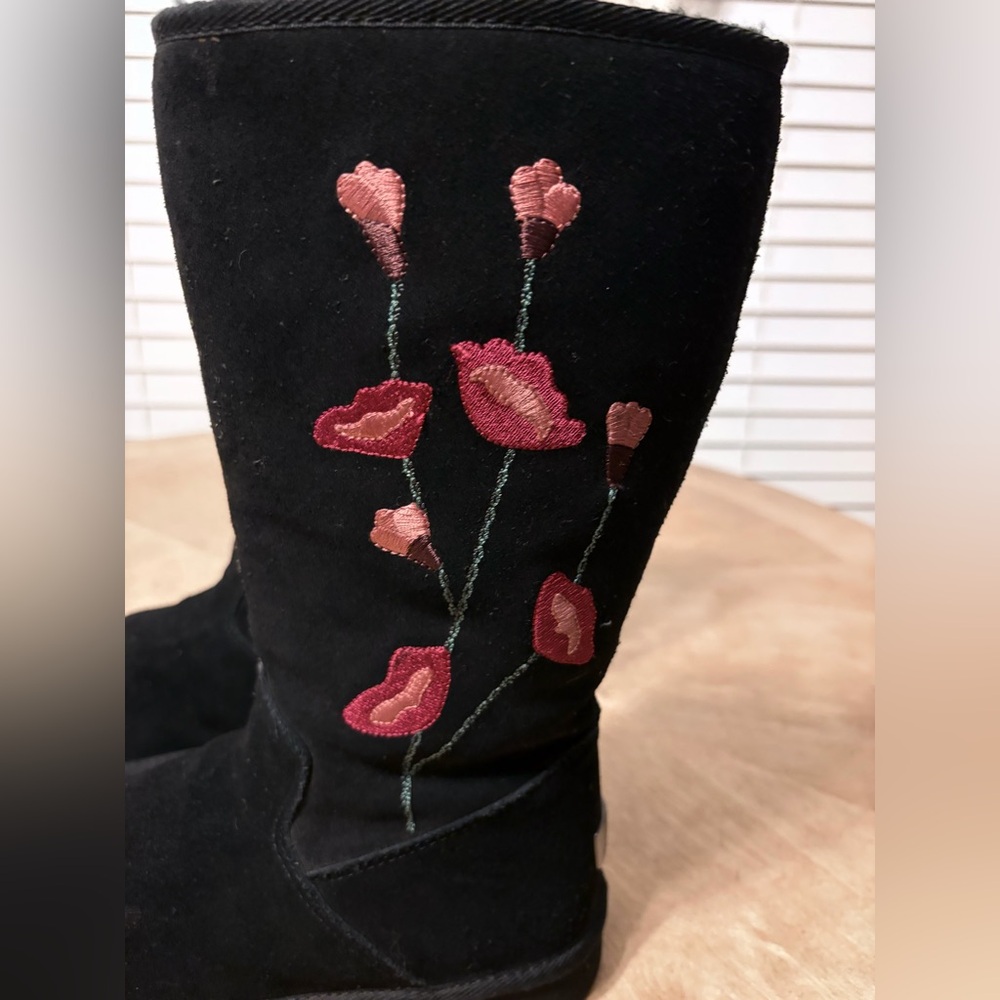 Authentic Vintage UGG Australia Black Boots with Red Floral Design - Picture 2 of 9